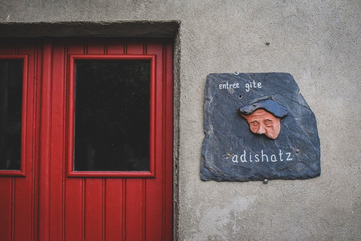Plaque entrée gîte Adishatz