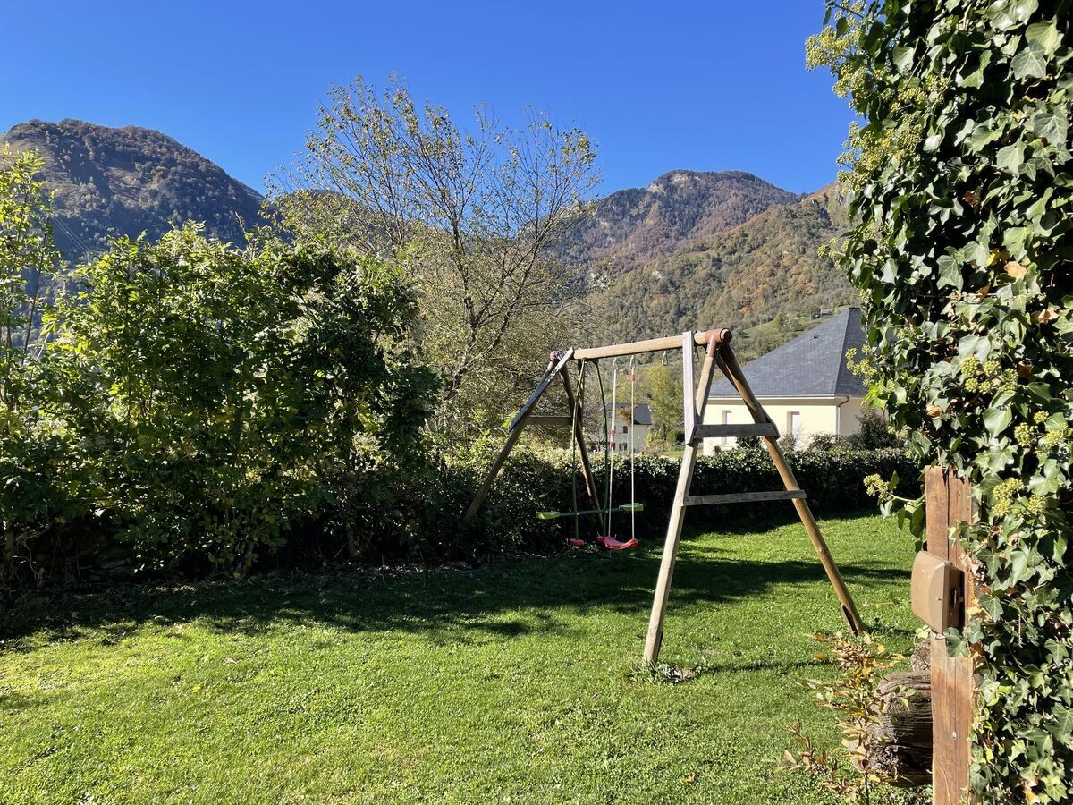 Balancoire dans le jardin