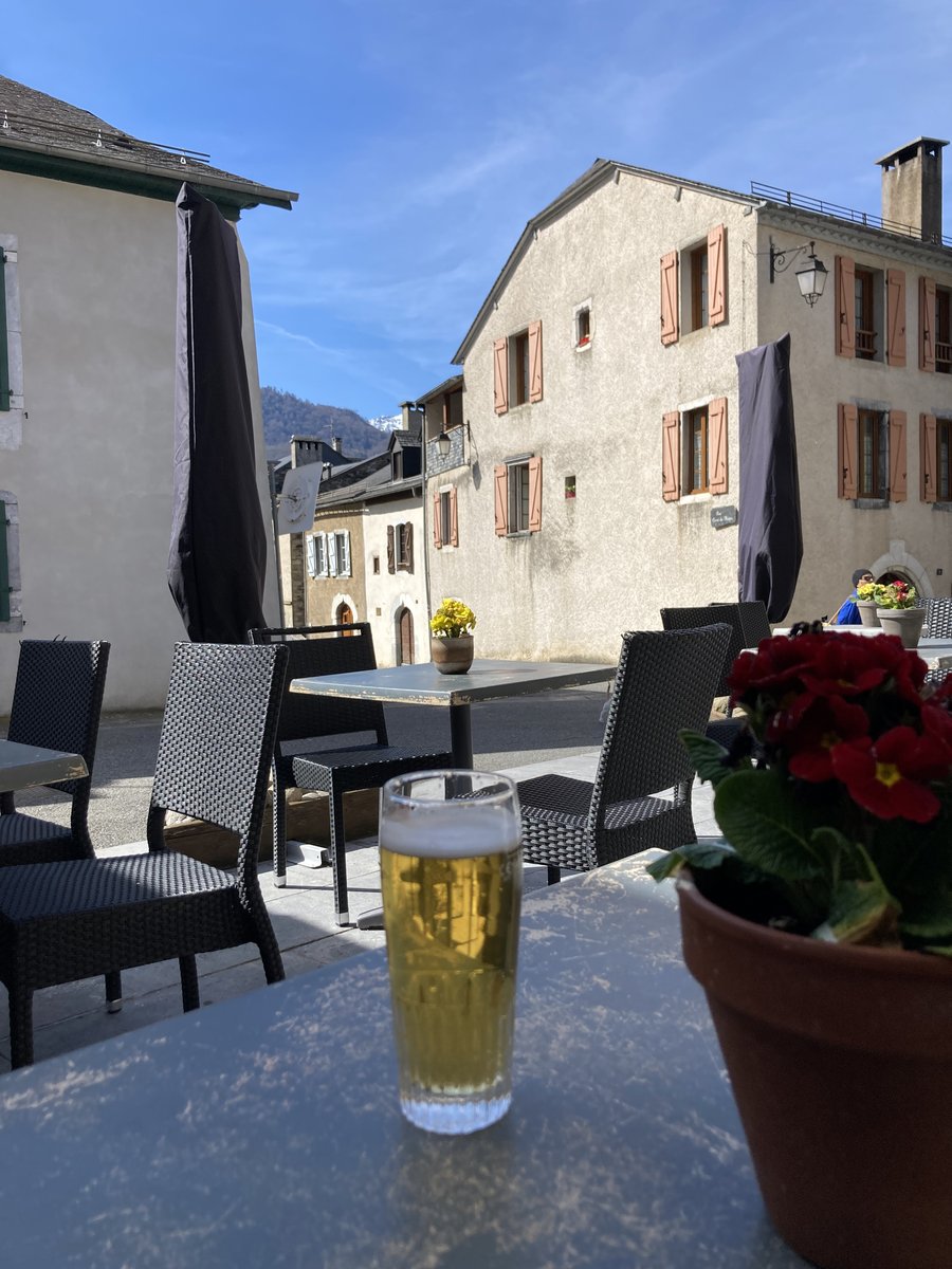 Terrasse de l'Auberge Chez Trey à Béost